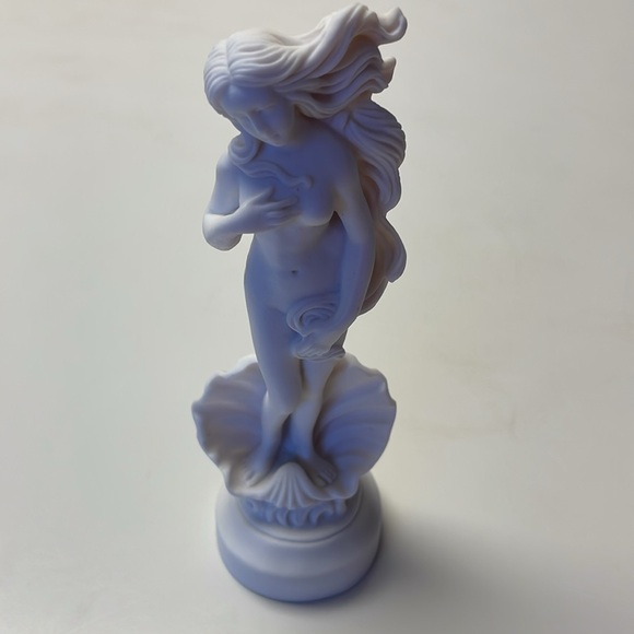 The Birth of Venus small copy sculpture from Italy. - Picture 3 of 7